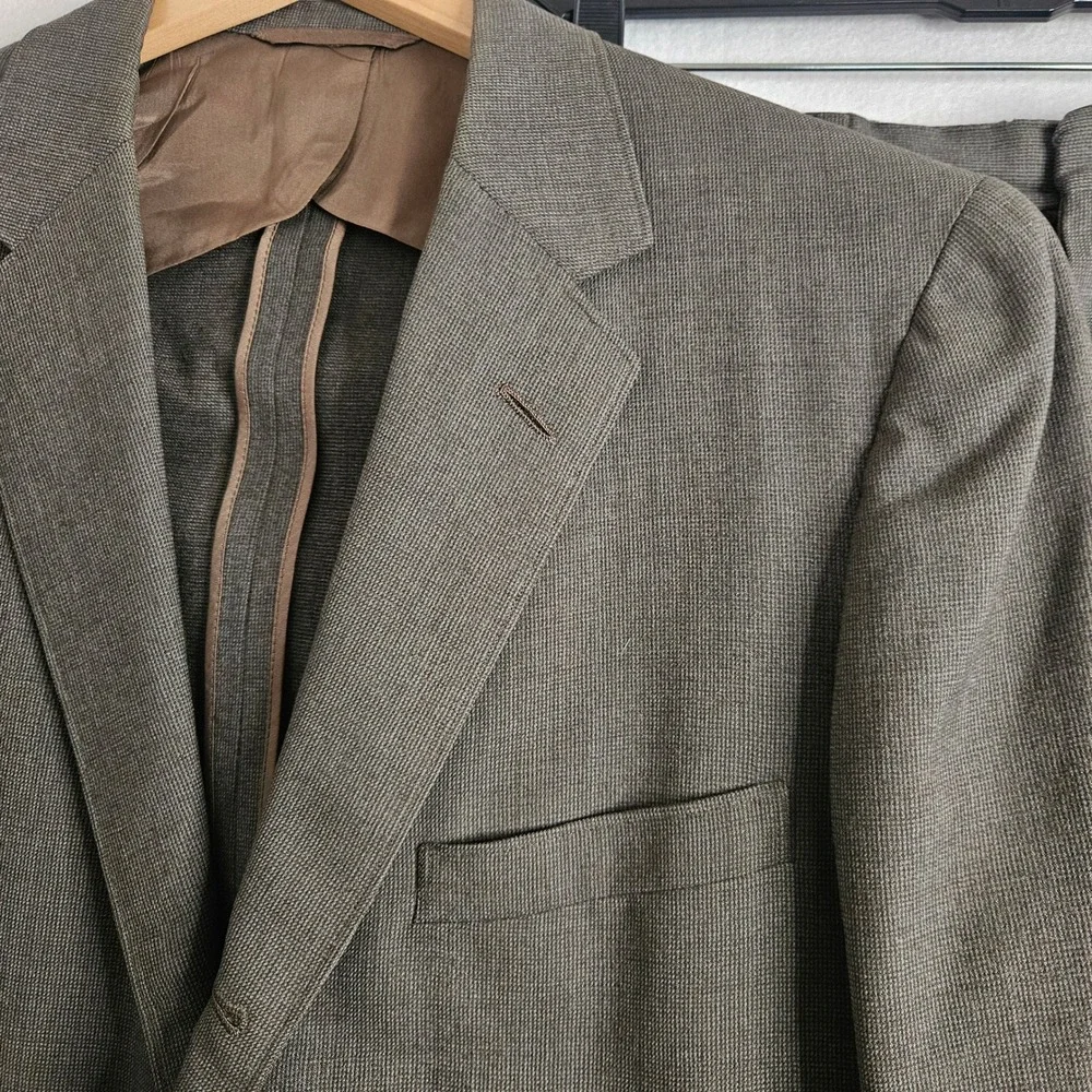 Vintage George J Good Hickey Freeman Brown Textured Wool 3 Button Suit 44R 31W